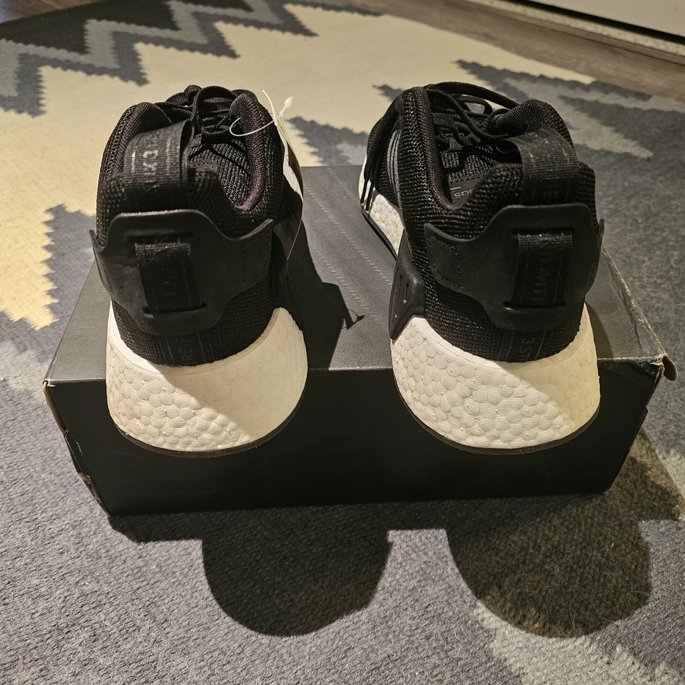 Adidas NMD R2 Men's BlaSneakers - Picture 4 of 5